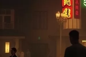 《空镜子旅馆》剧集封面,走廊尽头一面半开的旧镜